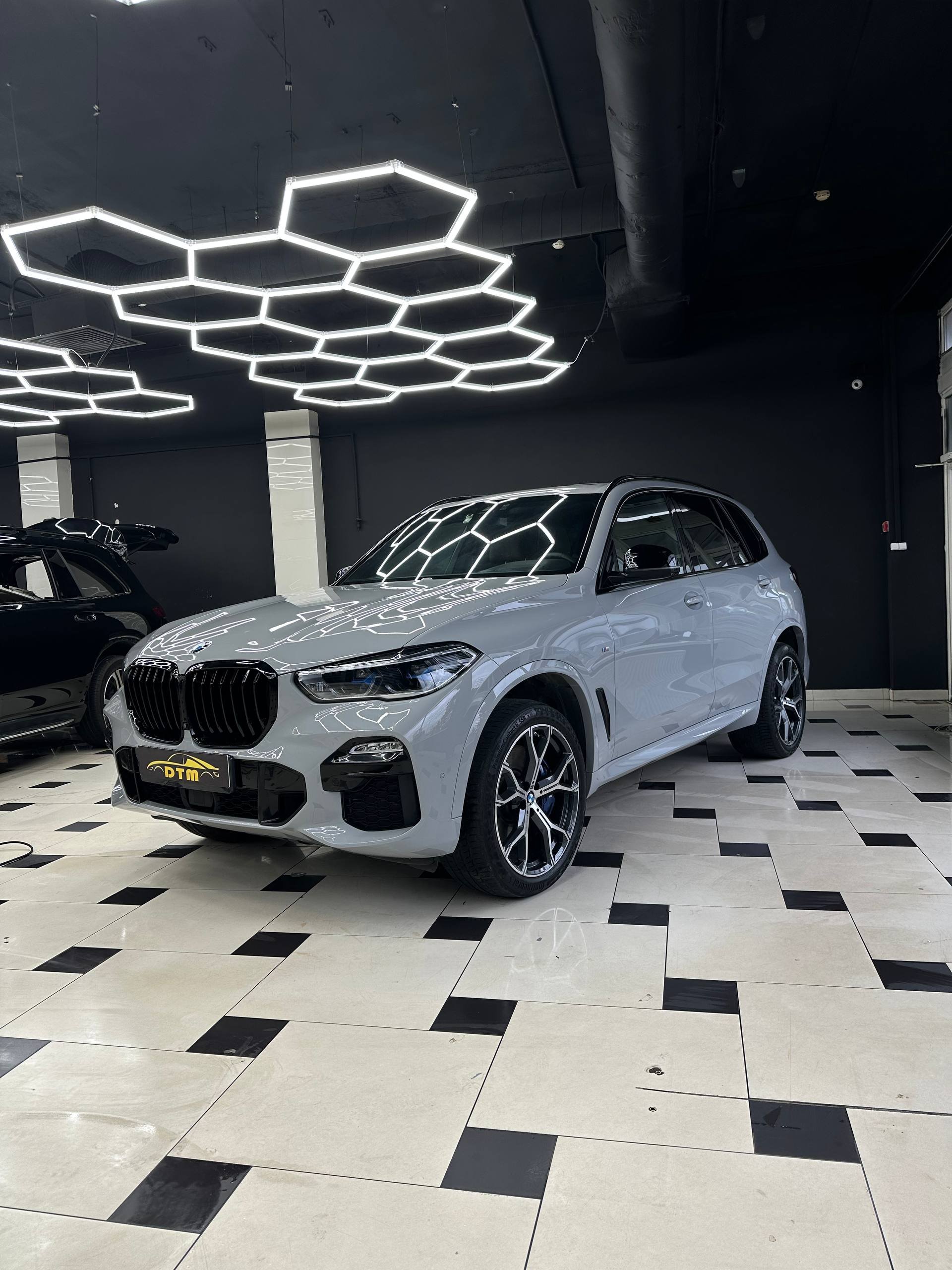Оклейка плёнкой BMW