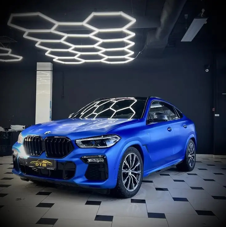 Оклейка BMW X6 цветным полиуретаном и тонировка